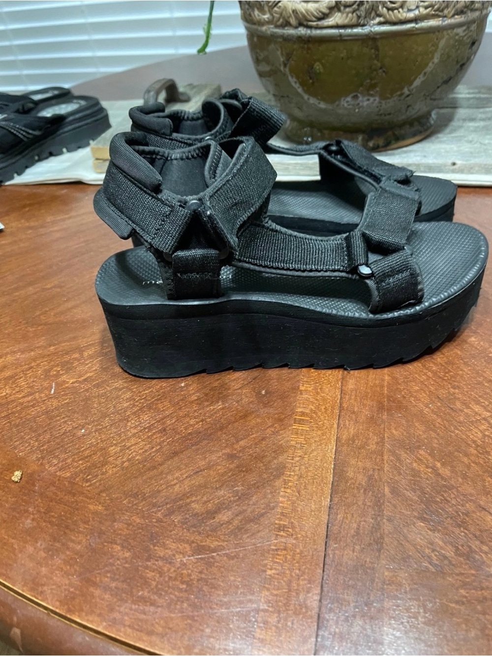 Madden Girl Blanchhe Velcro platform sandals - Picture 5 of 11
